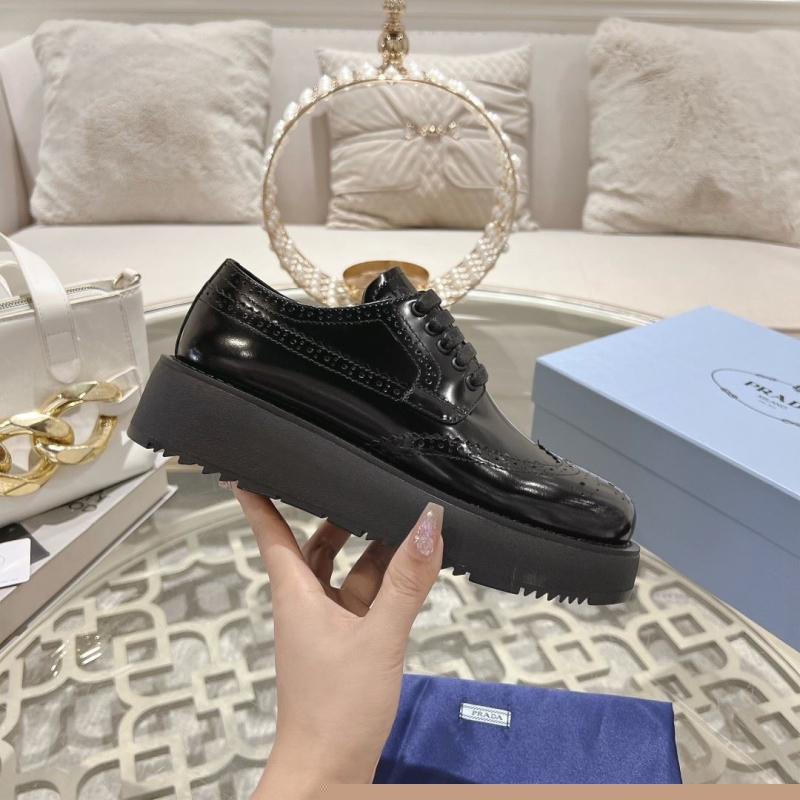 Pra*a leather shoes